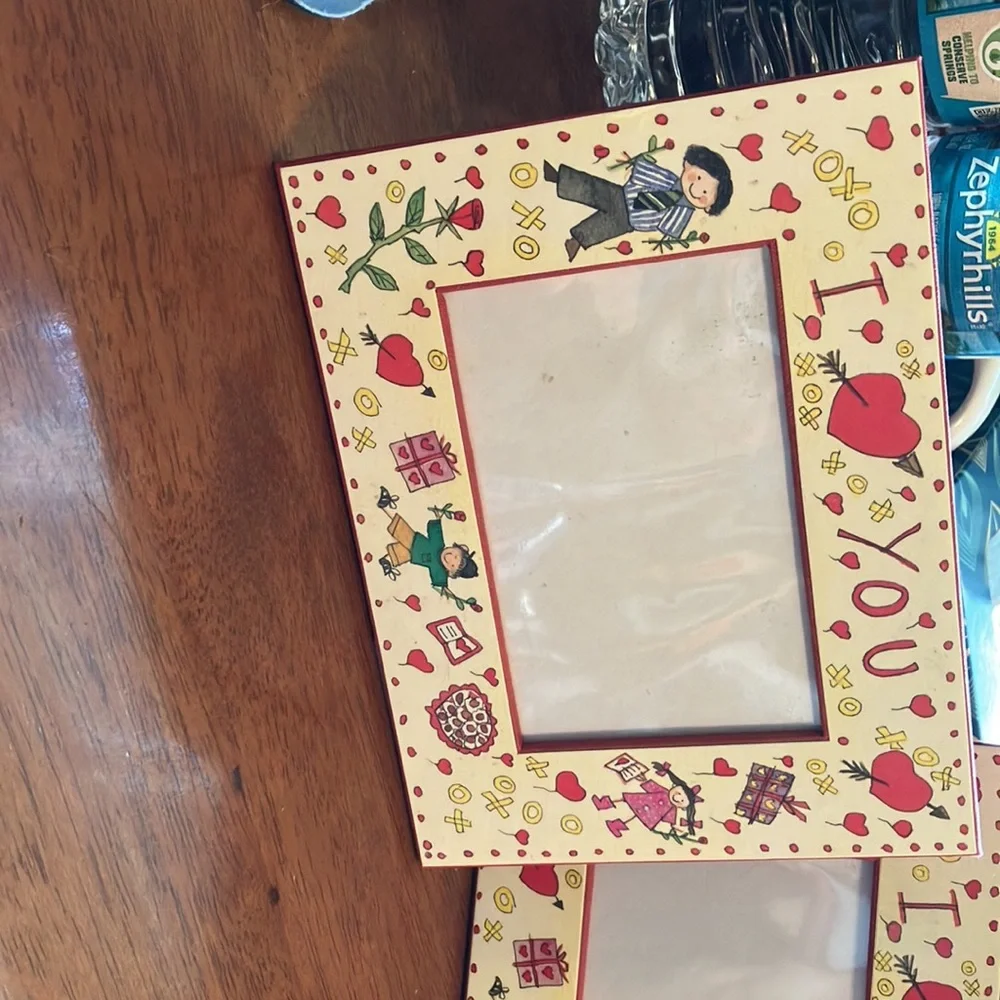Sweet set of 3 “I love you” picture frames, very good condition!